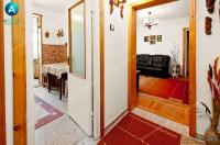 apartament semidecomandat cu trei camere situat in Galati, cartier Micro 16