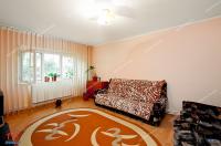 apartament decomandat cu 4 camere situat la parterul unui bloc cu 4 etaje din Galati, in cartierul IC Frimu