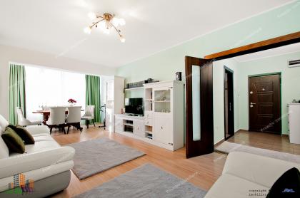 apartament decomandat cu 3 camere situa pe str George Cosbuc - Tecuci.