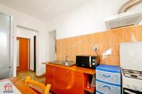 cumparare un apartament decomandat cu 2 camere pozitionat in Micro 17 pe strada Barbosi