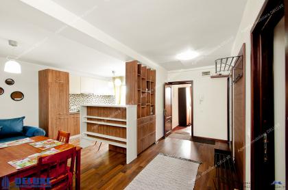 oferta de inchiriere a unui apartament cu 3 camere situat in Galati, zona centrala, pe Str Gradina Veche.