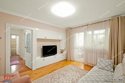 oferta de vanzare a unui apartament cu 3 camere  situat in Galati, cartier Micro 19, la capatul troleului