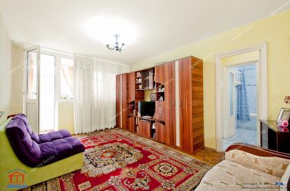 vanzare apartament cu 3 camere semidecomandate, situat in Galati, pe Str.Saturn