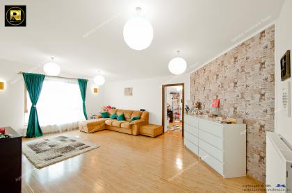 oferta de vanzare a unui apartament spatios cu 3 camere