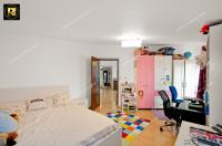 oferta de vanzare a unui apartament spatios cu 3 camere