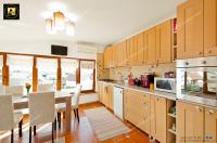 oferta de vanzare a unui apartament spatios cu 3 camere