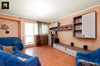 apartament cu 4 camere decomandate situat in Galati, cartier Micro 18 pe blv.Brailei