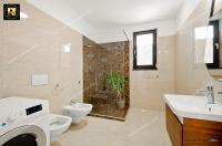 oferta de vanzare a unui apartament spatios cu 2 camere  situat in Galati, chiar langa Piata din Micro 17