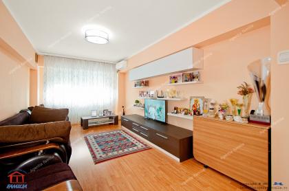 oferta de vanzare a unui apartament cu 4 camere decomandate, situat în Galați – Micro 20