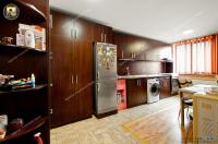 oferta de vanzare a unui apartament cu 3 camere semi-decomandate, tip confort 1, situat in cartier Micro 19